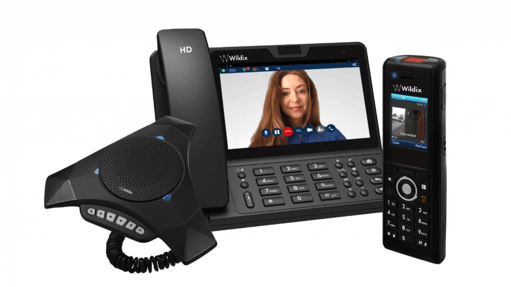equipements de telephonie d'entreprise comprenant une pieuvre, un telephone fixe avec ecran et un telephone mobile avec camera de surveillance