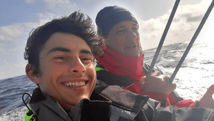 Gildwen, jeune espoir du CEM, en mer aux côtés de Jean-Pierre Balmes